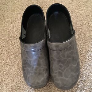 Gray Sanita clogs like new size 39